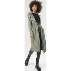 Khaki Bluza Leuconisse. Brązowe bluzy damskie Born2be, uniwersalny, bez wzorów, bez rękawów, bez kaptura. Za 169,99 zł.