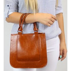 Torebka skórzana kuferek DAN-A T228 camel - camel. Brązowe kuferki damskie DAN-A, bez wzorów, ze skóry, bez dodatków. Za 199,99 zł.