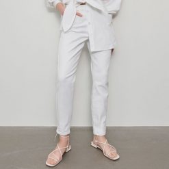 Jeansy mom slim - Biały. Białe jeansy damskie Reserved, bez wzorów, z jeansu. Za 119,99 zł.