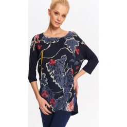 Bluzka damska oversize z łączonych materiałów. Bluzki damskie Top Secret, z nadrukiem, z jeansu, biznesowe, bez kołnierzyka, bez rękawów. W wyprzedaży za 69,99 zł.