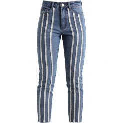 Lost Ink SLIM MOM ANKLE GRAZER WITH PEARL STRIPE Jeansy Slim Fit light blue denim. Niebieskie rurki damskie marki Lost Ink, z bawełny. W wyprzedaży za 203,15 zł.