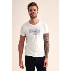 T-shirt w kolorze białym. Białe t-shirty męskie TATUUM, m, z nadrukiem, z bawełny, z okrągłym kołnierzem. W wyprzedaży za 49,95 zł.