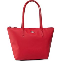Torebka LACOSTE - S Shopping Bag NF2037PO High Risk Red 883. Czerwone torebki klasyczne damskie Lacoste, bez wzorów, ze skóry ekologicznej, klasyczne, na ramię, bez dodatków. W wyprzedaży za 279,00 zł.