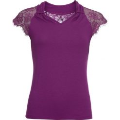 Shirt z krótkim rękawem i koronką bonprix fiołkowy. Fioletowe koszulki damskie bonprix, w koronkowe wzory, z koronki, eleganckie, bez kołnierzyka, z krótkim rękawem. Za 37,99 zł.