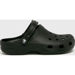 Crocs - Klapki. Niebieskie kapcie męskie Crocs, bez wzorów, z gumy. Za 179,90 zł.