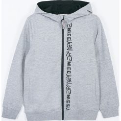 Coccodrillo - Bluza dziecięca 104-158 cm. Szare bluzy chłopięce COCCODRILLO, z nadrukiem, z dzianiny, bez rękawów, z kapturem. Za 69,90 zł.