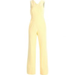 IVY & OAK CROSSED Kombinezon lemon sorbet. Żółte spodnie damskie marki IVY & OAK, bez wzorów, z elastanu, bez kołnierzyka, bez rękawów. W wyprzedaży za 639,20 zł.
