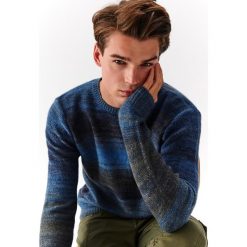 Ciepły sweter z efektem melanżu. Niebieskie swetry męskie Top Secret, na zimę, m, bez wzorów, z dzianiny, eleganckie, z okrągłym kołnierzem, bez kaptura. W wyprzedaży za 99,99 zł.