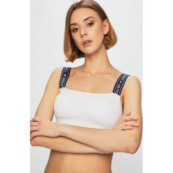 Tommy Hilfiger - Biustonosz sportowy. Białe biustonosze sportowe damskie TOMMY HILFIGER, s, bez wzorów, z elastanu. W wyprzedaży za 139,90 zł.