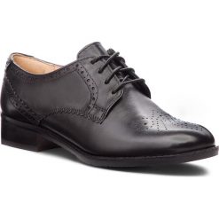 Oxfordy CLARKS - Netley Rose 261387714 Black Leather. Czarne półbuty damskie Clarks, na co dzień, bez wzorów, ze skóry, bez obcasa, na obcasie, bez zapięcia. W wyprzedaży za 249,00 zł.