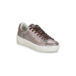 Buty Refresh PLOMA. Szare trampki i tenisówki damskie marki Refresh, bez wzorów, bez zapięcia. Za 143,20 zł.