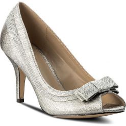 Szpilki MENBUR - 07918 Silver 0009. Szare półbuty damskie Menbur, bez wzorów, ze skóry ekologicznej, eleganckie, bez obcasa, na obcasie, bez zapięcia. W wyprzedaży za 139,00 zł.
