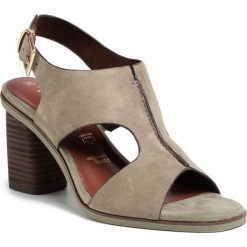Sandały TAMARIS - 1-28343-24 Light Olive 747. Zielone klapki damskie Tamaris, bez wzorów, ze skóry, bez obcasa, na obcasie. Za 279,00 zł.