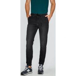 Pepe Jeans - Jeansy. Szare jeansy męskie Pepe Jeans, bez wzorów, z podwyższonym stanem. W wyprzedaży za 229,90 zł.