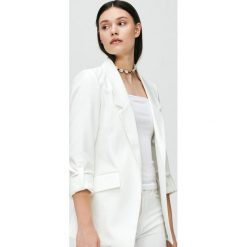 Marynarka z kieszeniami - Biały. Białe marynarki damskie Cropp, s, bez wzorów. Za 139,99 zł.