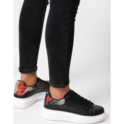 Czarne Sneakersy Welling. Czarne półbuty damskie Born2be. W wyprzedaży za 79,99 zł.