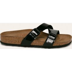 Birkenstock - Klapki Yao Balance BF. Czarne klapki damskie Birkenstock, bez wzorów, z gumy, bez obcasa, na obcasie. Za 289,90 zł.