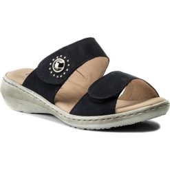 Klapki CAPRICE - 9-27205-20 Navy Nubuck 810. Niebieskie klapki damskie Caprice, z aplikacjami, ze skóry, bez obcasa, na obcasie. W wyprzedaży za 169,00 zł.