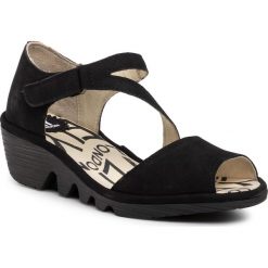 Sandały FLY LONDON - Ponafly P501156000 Black. Czarne klapki damskie Fly London, bez wzorów, ze skóry, bez obcasa, na obcasie. Za 449,00 zł.