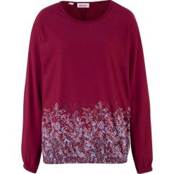 Bluza z lekko lejącego materiału z nadrukiem, długi rękaw bonprix czerwony rododendron z nadrukiem. Fioletowe bluzy damskie bonprix, z nadrukiem, z długim rękawem, długie, bez kaptura. Za 99,99 zł.