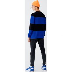 Czarne jeansy skinny fit. Czarne jeansy męskie relaxed fit marki Pull&Bear, z jeansu. Za 139,00 zł.