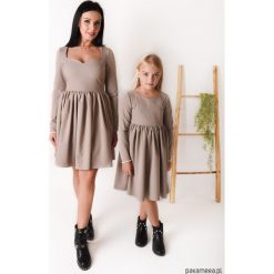 Sukienka Damska Mama i Córka LM50/1. Brązowe sukienki damskie Pakamera, s, bez wzorów, bez kołnierzyka, z długim rękawem, długie, midi. Za 159,00 zł.