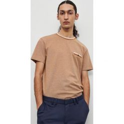 T-shirt z dzianiny pika - Beżowy. Brązowe t-shirty męskie Reserved, s, bez wzorów, z dzianiny, bez kołnierzyka. W wyprzedaży za 39,99 zł.
