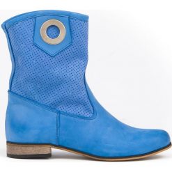 Ażurowe botki na niskim obcasie - skóra naturalna - model 269 - kolor szafirowy. Niebieskie botki damskie Zapato, na wiosnę, ze skóry, eleganckie, na niskim obcasie, na płaskiej podeszwie, bez zapięcia. W wyprzedaży za 319,20 zł.