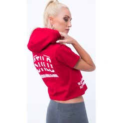 T-shirt z aplikacją na plecach czerwony 7299. Czerwone t-shirty damskie Fasardi, l, z aplikacjami, z dekoltem na plecach. Za 39,20 zł.