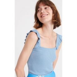 Top z wiskozy - Niebieski. Niebieskie topy damskie Reserved, s, bez wzorów, z wiskozy, bez kołnierzyka. W wyprzedaży za 19,99 zł.