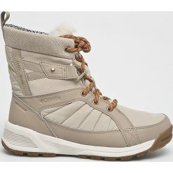 Columbia - Śniegowce Meadows Shorty. Brązowe śniegowce damskie marki Columbia, z materiału. W wyprzedaży za 399,90 zł.