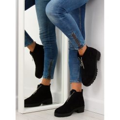 Botki na wysokiej podeszwie czarne 2017-3 BLACK. Czarne botki damskie obuwie damskie, z zamszu, eleganckie, na wysokim obcasie, na platformie, bez zapięcia. Za 116,65 zł.