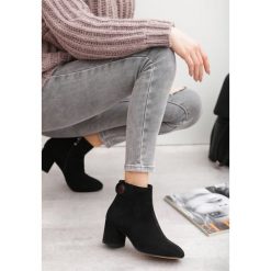 Czarne Botki Gawler. Czarne botki damskie Born2be, z futra, eleganckie, z okrągłym noskiem, na niskim obcasie, na zamek. Za 159,99 zł.