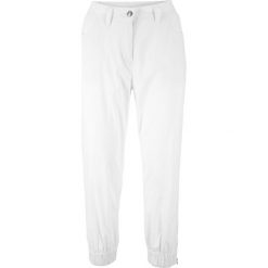 Spodnie 3/4 bonprix biały. Białe spodnie damskie marki bonprix. Za 79,99 zł.