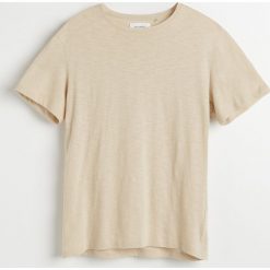 T-shirt basic - Beżowy. Brązowe t-shirty męskie Reserved, s, bez wzorów, bez kołnierzyka. W wyprzedaży za 39,99 zł.