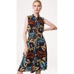 Granatowa Sukienka Discomfiture. Niebieskie sukienki damskie Born2be, s, bez wzorów, eleganckie, z klasycznym kołnierzykiem, bez rękawów, midi, koszulowe. Za 89,99 zł.