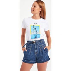 T-SHIRT Armani Exchange. T-shirty damskie Armani Exchange, xs, bez wzorów, bez kołnierzyka. Za 239,00 zł.
