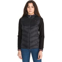 Tommy Hilfiger Bella Hybrid Kurtka Czarny. Czarne kurtki damskie TOMMY HILFIGER, na wiosnę, bez wzorów, z wiskozy, bez kaptura. Za 945,95 zł.