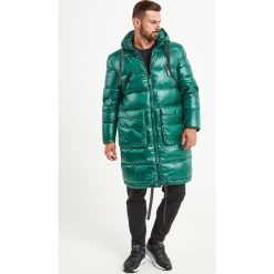 PIKOWANY PŁASZCZ TRUSSARDI JEANS. Płaszcze męskie Trussardi Jeans, na zimę, m, bez wzorów, z jeansu, bez kaptura. Za 1719,00 zł.
