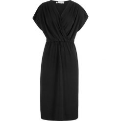 Sukienka kopertowa z kolekcji Maite Kelly bonprix czarny. Czarne sukienki damskie bonprix, bez wzorów, z dekoltem w serek, bez rękawów, kopertowe. Za 79,99 zł.