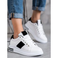 Buty sportowe z czarnymi wstawkami. Czarne buty sportowe damskie WEIDE, bez wzorów, ze skóry ekologicznej, sportowe. Za 99,00 zł.