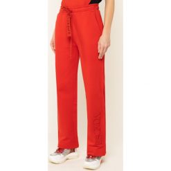 Spodnie dresowe Escada Sport RITA ORA Teheart 5032367. Czerwone spodnie damskie Escada Sport, s, z dresówki, sportowe. W wyprzedaży za 689,00 zł.