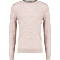 Swetry klasyczne męskie: Jack & Jones JPRMARK KNIT CREW NECK NOOS Sweter camel