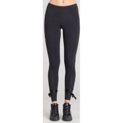 LEGGINSY DEHA Z WIĄZANIAMI. Czarne spodnie damskie Deha, xs, z aplikacjami. Za 125,00 zł.