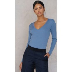 Swetry klasyczne damskie: NA-KD Trend Sweter basic w prążki – Blue