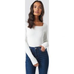 NA-KD Trend Square Shape Top - White. Białe topy damskie marki NA-KD Trend, bez wzorów, bez kołnierzyka. Za 80,95 zł.