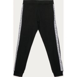 Guess Jeans - Spodnie dziecięce 116-175 cm. Czarne spodnie dziewczęce Guess Jeans, z aplikacjami, z elastanu. Za 159,90 zł.