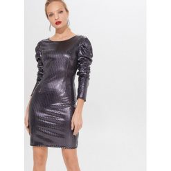 Błyszcząca sukienka bodycon - Niebieski. Niebieskie sukienki damskie Mohito, s, bez wzorów, bez kołnierzyka, bez rękawów, bodycon. W wyprzedaży za 59,99 zł.