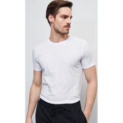Gładki T-shirt basic - Biały. Białe t-shirty męskie Reserved, s, bez wzorów, bez kołnierzyka. W wyprzedaży za 19,99 zł.