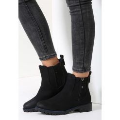 Czarne Matowe Botki Walk On The Wild Side. Czarne botki damskie lity marki Kazar, ze skóry, na wysokim obcasie, ze sprzączką. Za 89,99 zł.